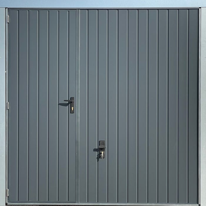 Porte de garage basculante grise avec portillon l.240 x H.200 cm x Ep.20 mm