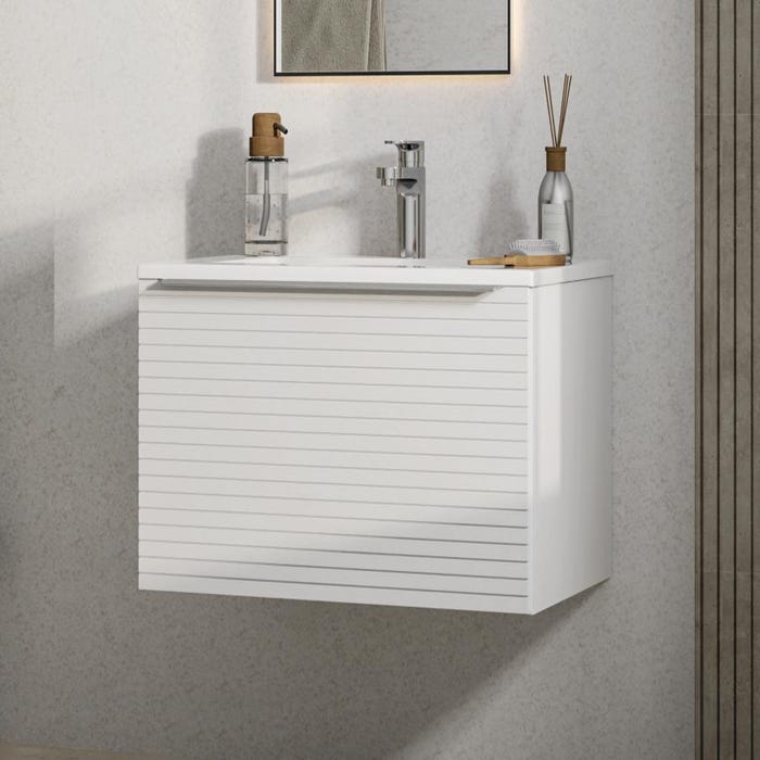 Meuble de salle de bain suspendu strié blanc avec simple vasque à encastrer - 60 cm - LATOMA