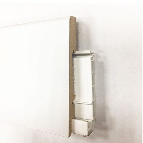 Plinthe électrique avec goulottes en PVC blanc satiné à peindre Dinachoc P154