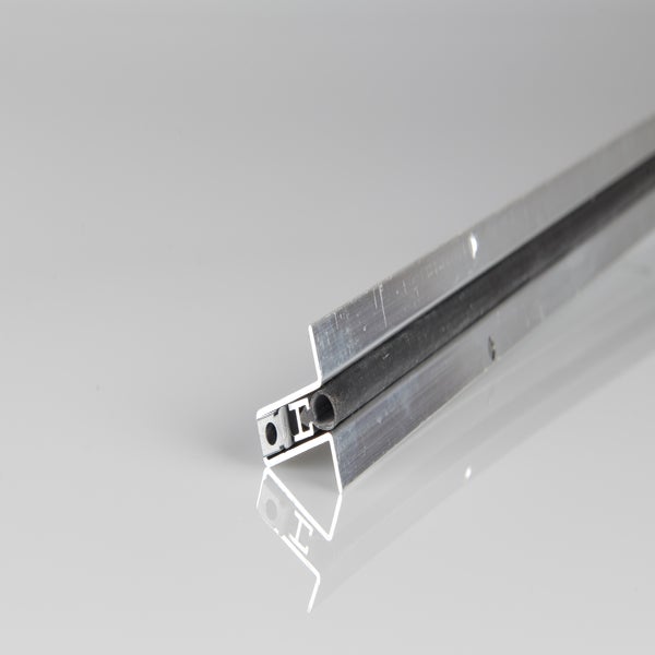 Plinthes de protection de porte épaisseur 0,8 mm en inox poli F17 - 820 x  150 mm - Le Temps des Travaux